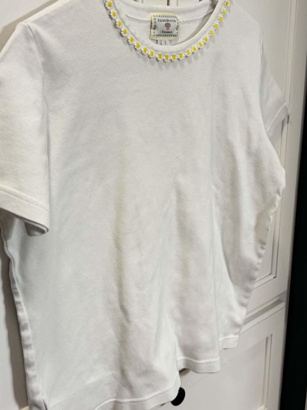 Susan Bristol Casuals Fitted T-Shirt with Yellow Daisy Trim Neckline Cottagecore - Picture 8 of 8